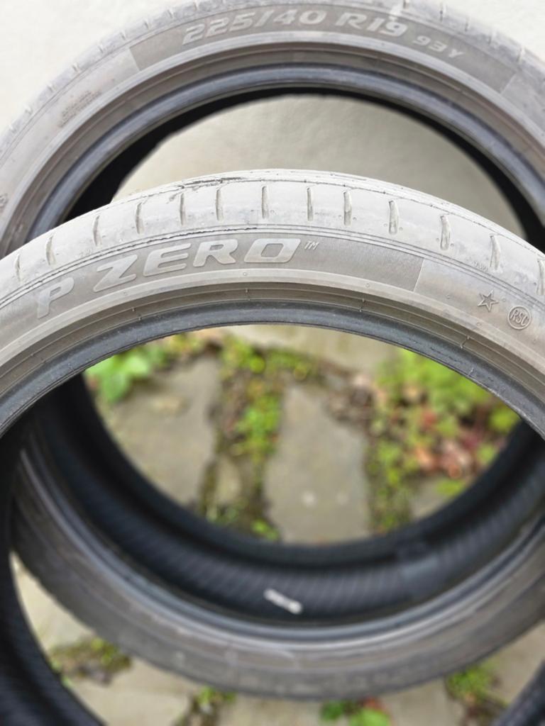 2 Pneus  PIRELLI  P-ZERO 225/40 R19 93 y, Autos : Pièces & Accessoires, Pneus & Jantes, Enlèvement, Pneu(s)