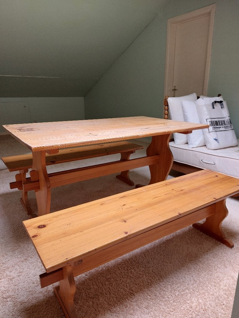 Houten eettafel met 2 bijhorende banken, Ophalen