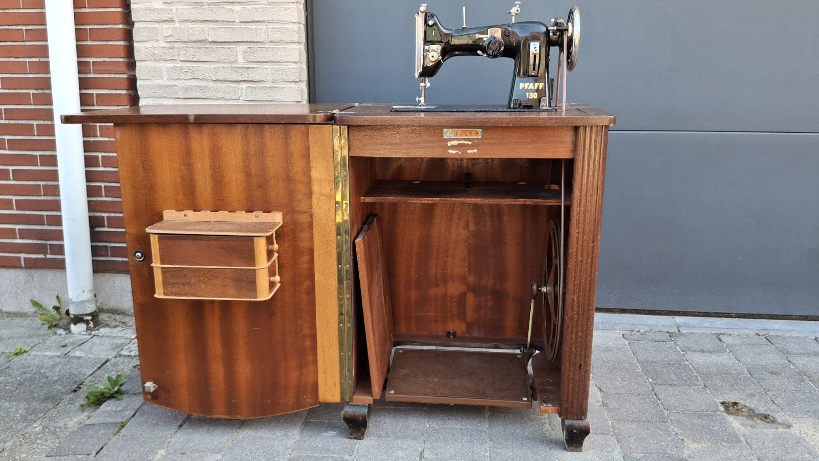 Vintage Pfaff 130 Trapnaaimachine in Houten Meubel - Werkend, Ophalen