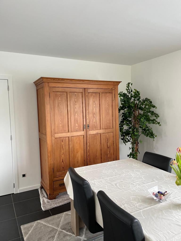 Antieke kleerkast, in goede staat
Hoogte, Immo