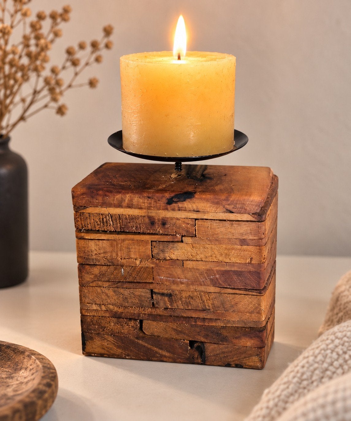 Rustieke handgemaakte houten kandelaar – reclaimed wood, Enlèvement ou Envoi, 13 cm, Comme neuf, Brun