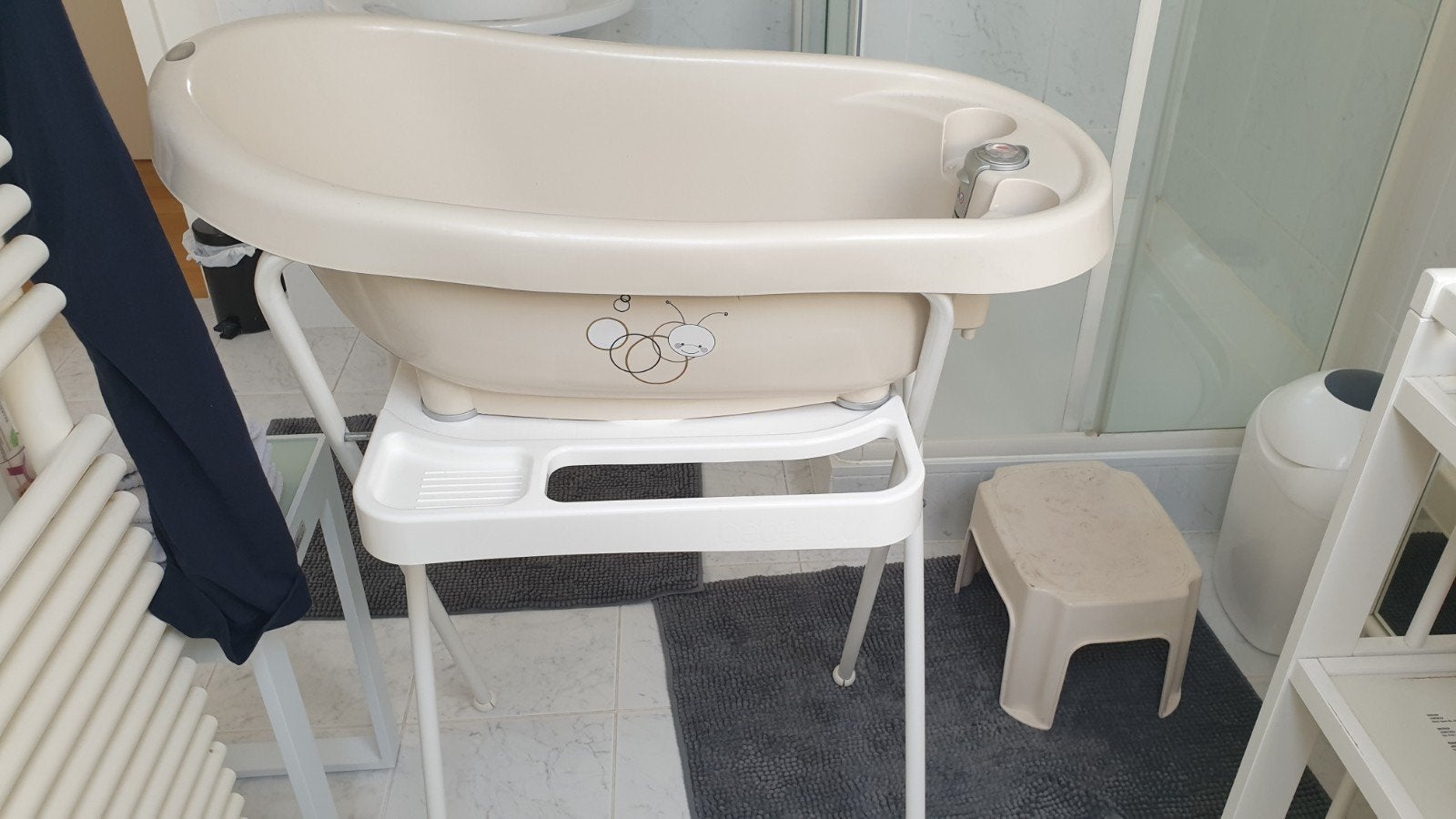 Babybadje met staander, Ophalen