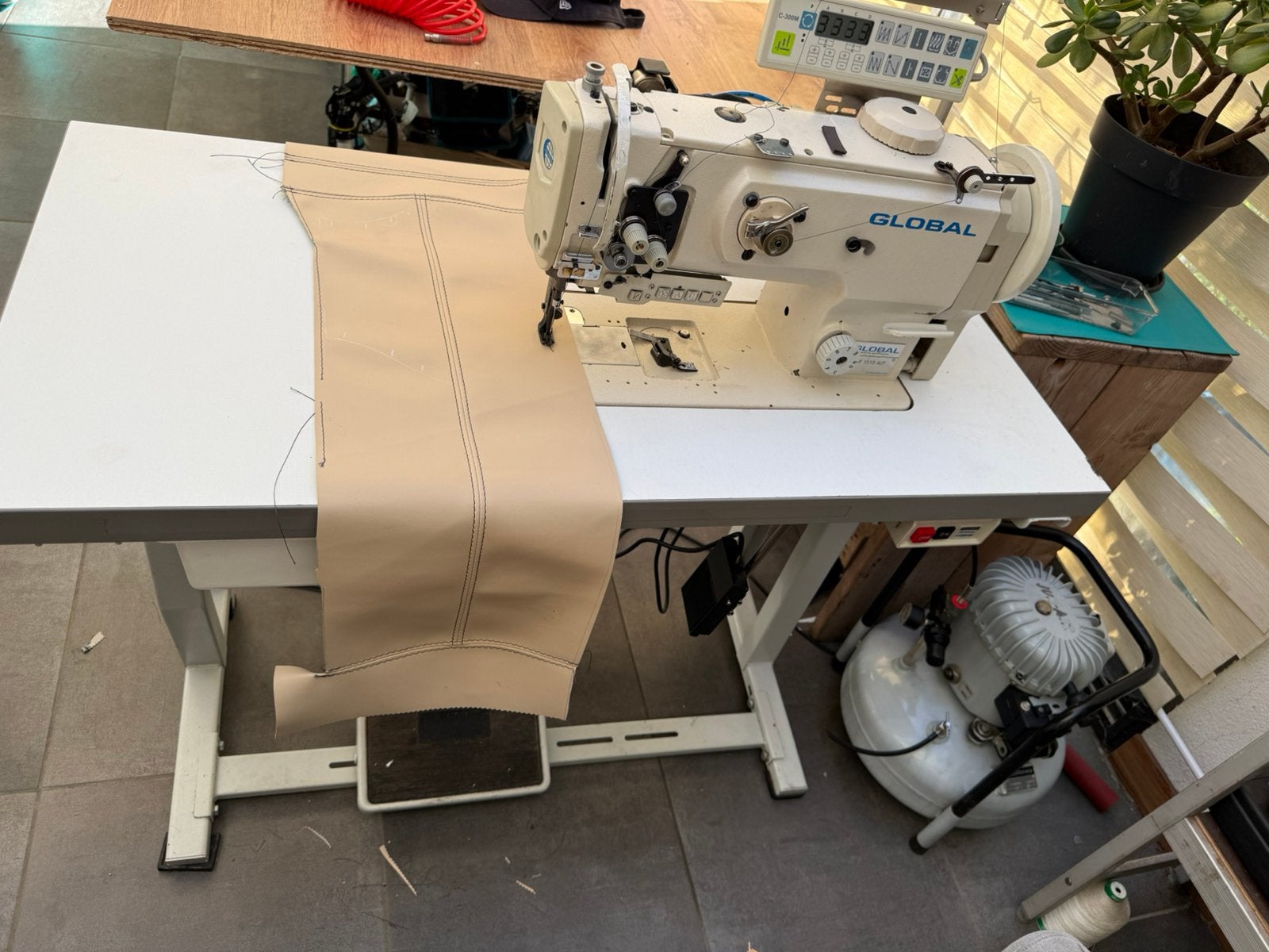 Industrial naaimachine, Hobby en Vrije tijd, Ophalen of Verzenden, Zo goed als nieuw