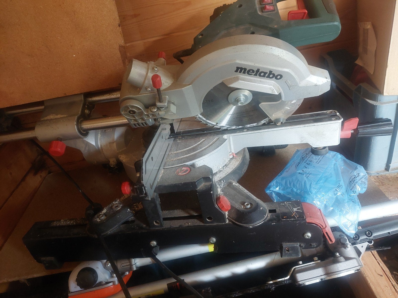Metabo zaagmachine, Ophalen