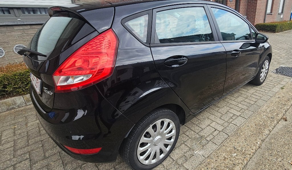Ford Fiesta benzine, Voorwielaandrijving, Euro 5, Stof, Centrale vergrendeling