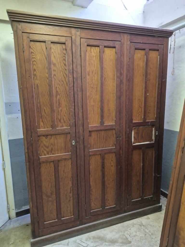 landelijke houten driedeurskast, Huis en Inrichting, Kasten | Kleerkasten, Ophalen, Met plank(en), Gebruikt, 200 cm of meer