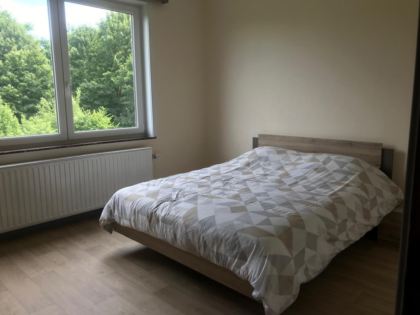 Lit, sommier et tables de nuit, Huis en Inrichting, Slaapkamer | Bedden, Ophalen