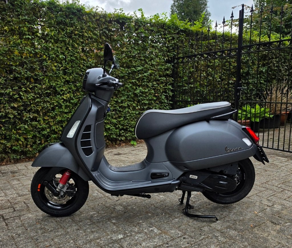 Très belle Vespa GTS SuperSport 125cc à vendre., Motos, Occasion, 125 cm³, Super Sport, Particulier