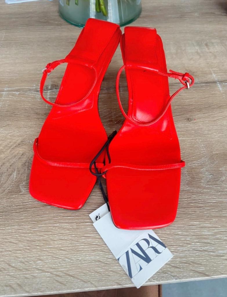 Sandalen rood “ Zara “, Schoenen met lage hakken, Zara, Nieuw, Ophalen of Verzenden