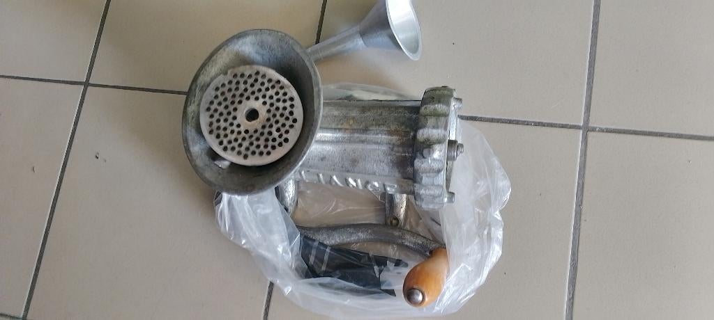 vleesmolen, Enlèvement