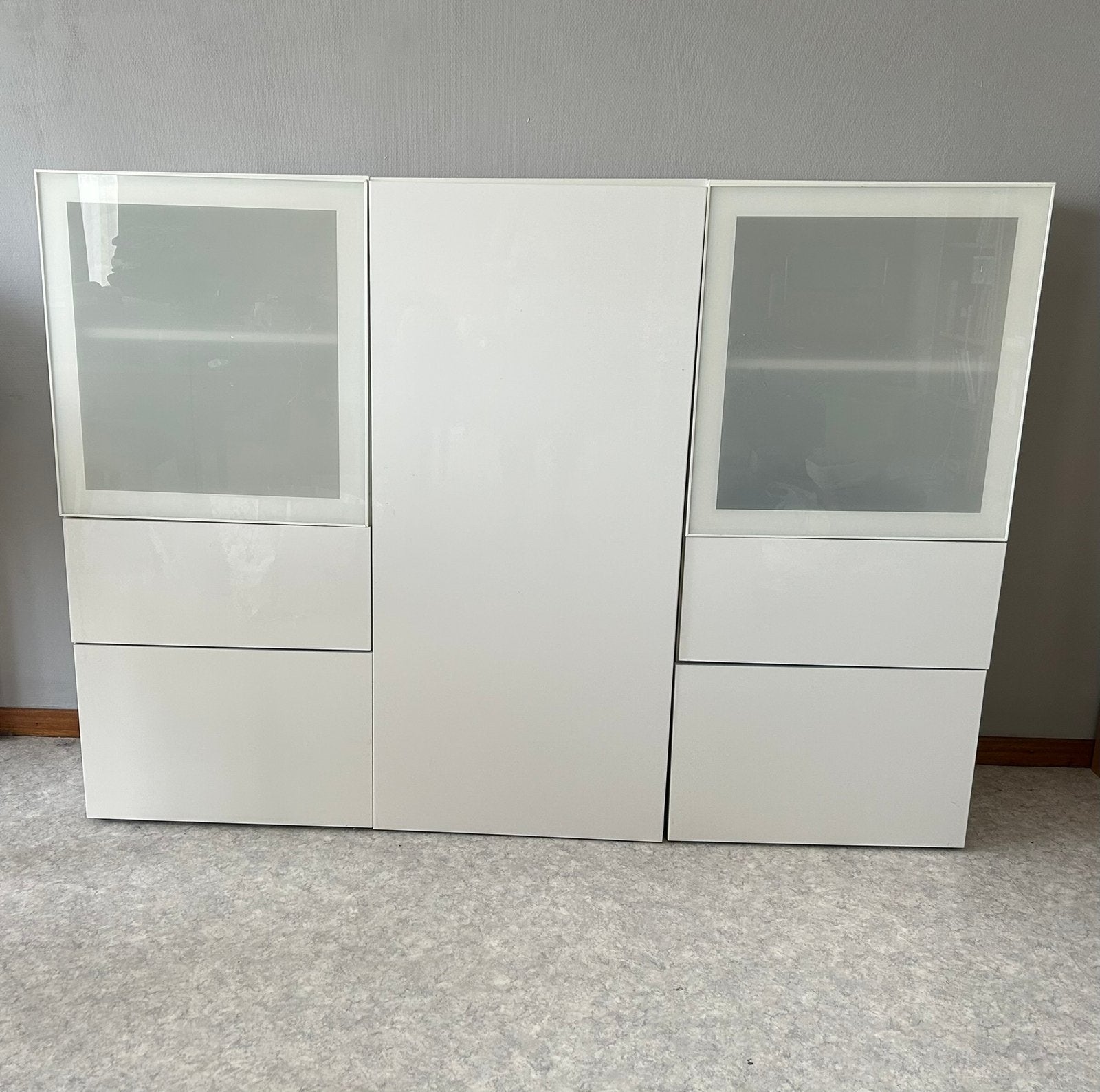 Grand buffet meuble de rangement blanc avec vitrines tiroirs, Maison & Meubles, Enlèvement, Comme neuf, Avec porte(s)