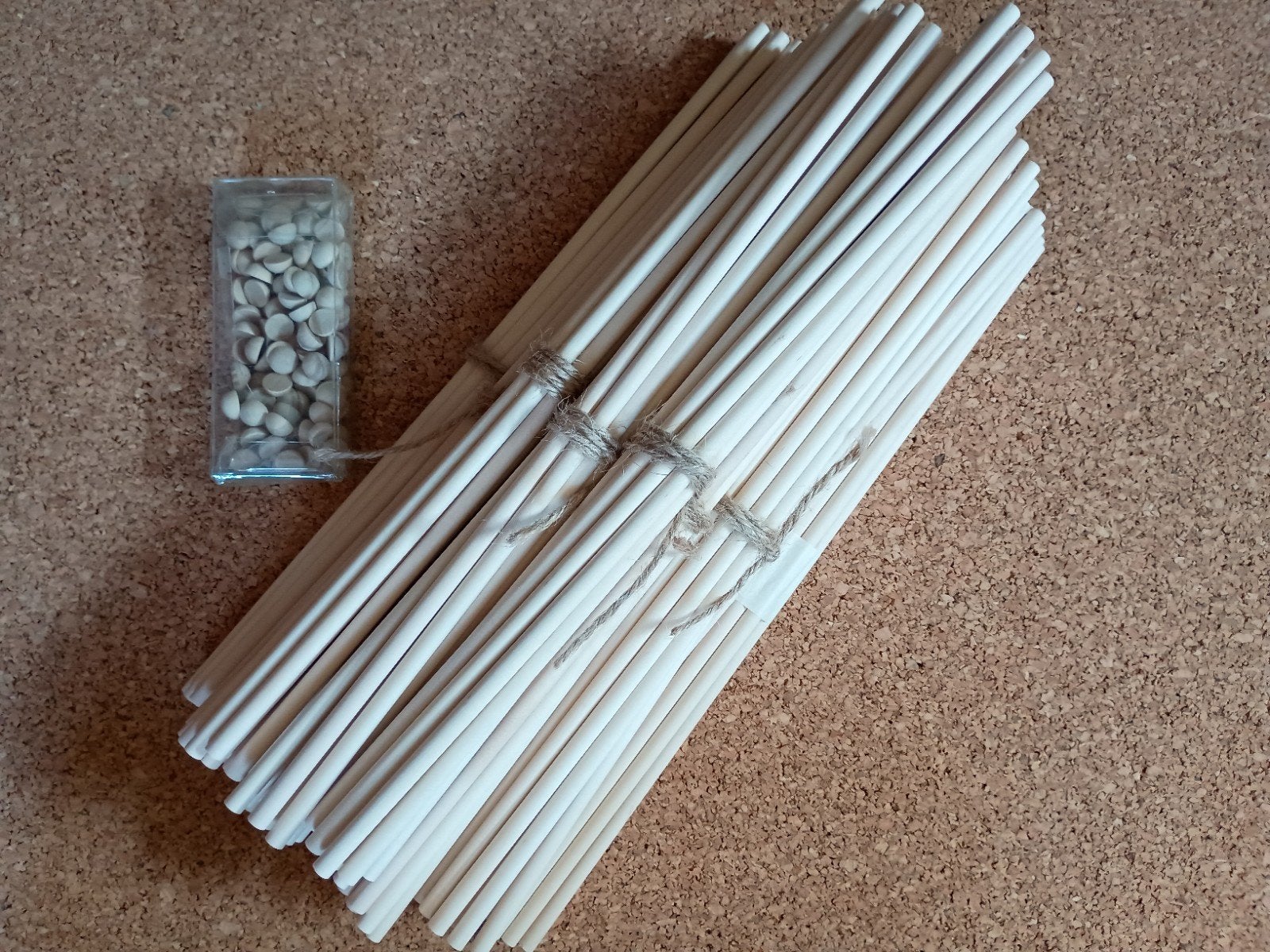 Houten stokjes 150 st, 6mm x 30cm nieuw + eindkapjes (optie), Enlèvement