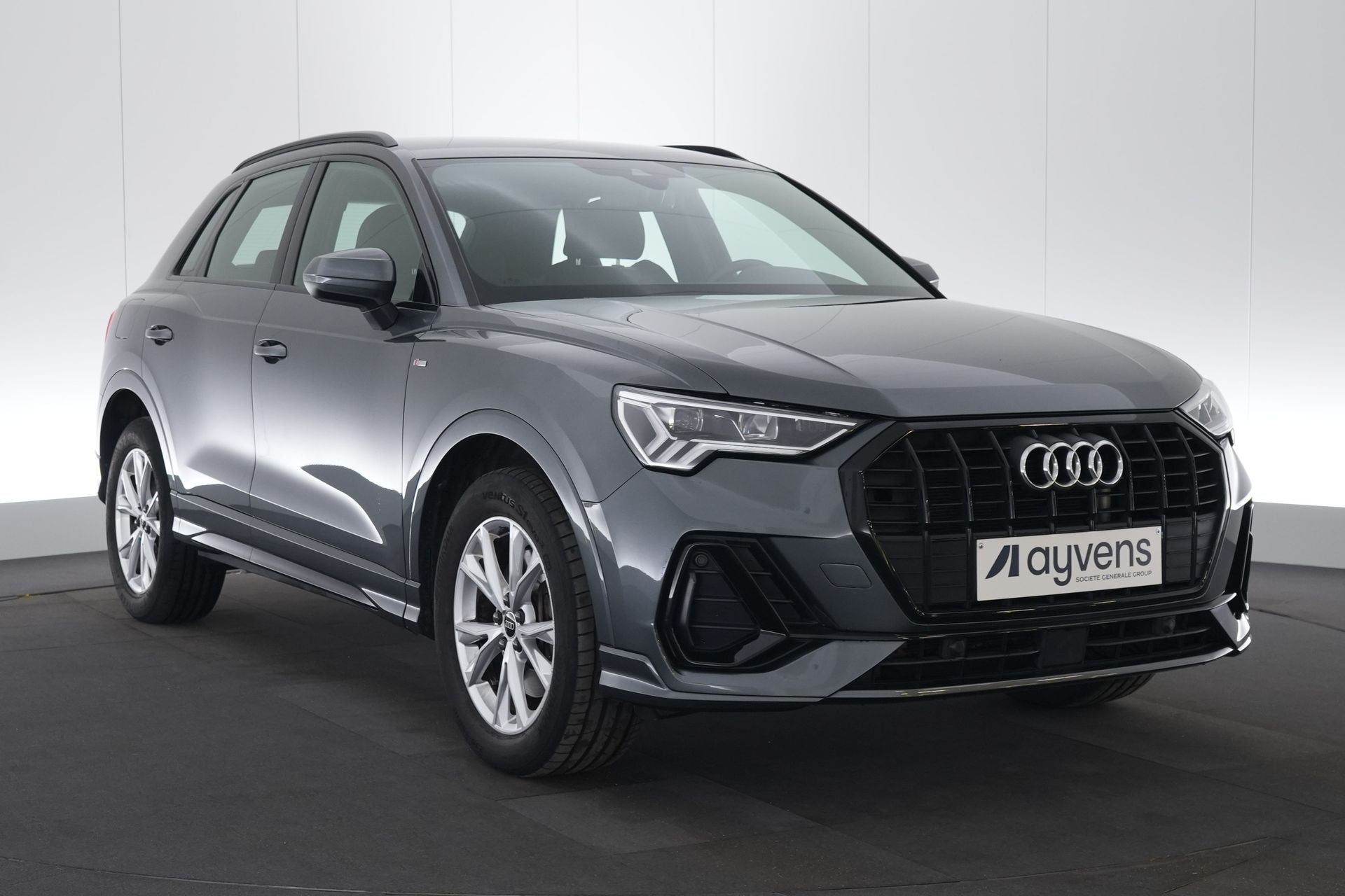 (2BVV071) AUDI Q3, Autos, 1395 cm³, Argent ou Gris, Entreprise, Carnet d'entretien