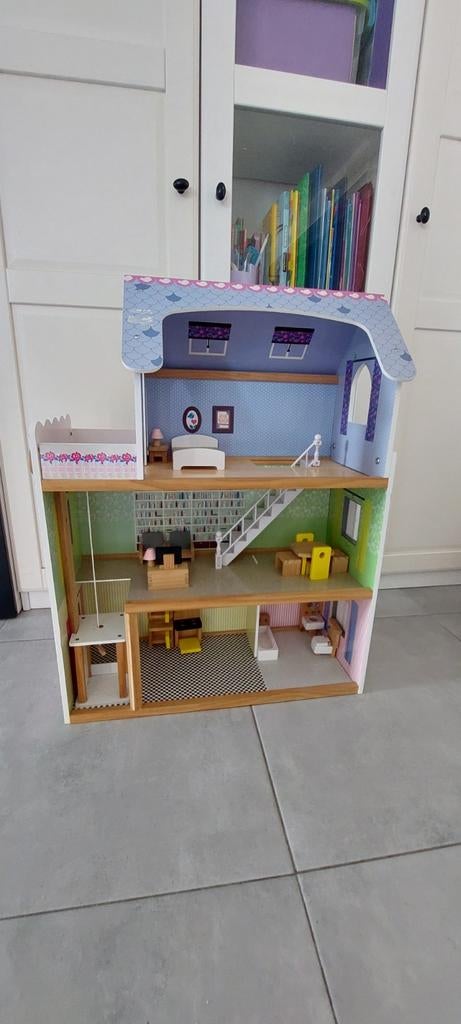 Poppenhuis met enkele meubels, Ophalen, Zo goed als nieuw, Poppenhuis