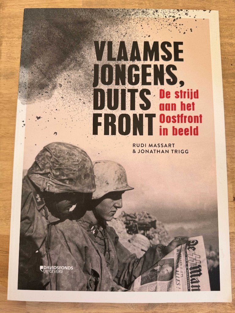 Lot Literatuur Wereldoorlog I en II boeken en DVD, Ophalen, Gelezen
