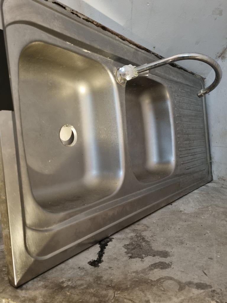 Evier inox avec mitigeur, Utilisé
