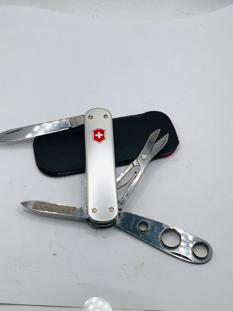 CIGARE VINTAGE SWISS ARMY VICTORINOX À L'ALOX ARGENTÉ 74 mm, Enlèvement ou Envoi, Comme neuf