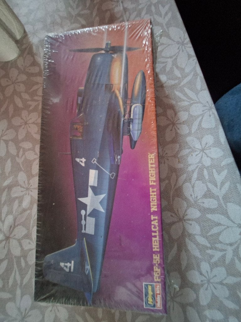 2 Maquette Hasegawa 1:72 F6F-5E Hellcat Night  NEUVE SCÈLLÉE, Neuf, Hasegawa, Enlèvement, 1:72 à 1:144