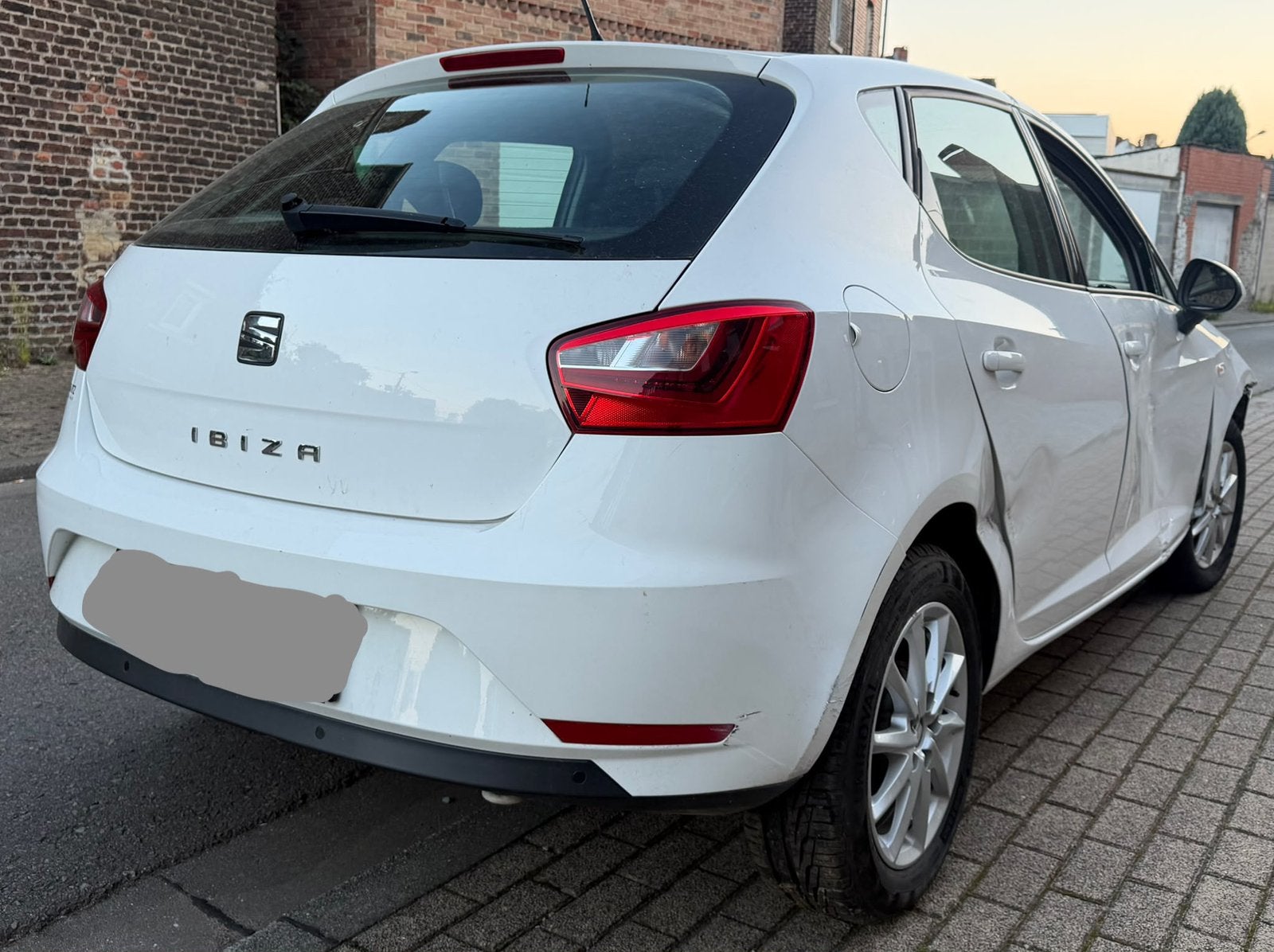 Seat Ibiza essence 75 000 km model 2017 Endommagée, Autos, Achat, Euro 6, Boîte manuelle, Ibiza