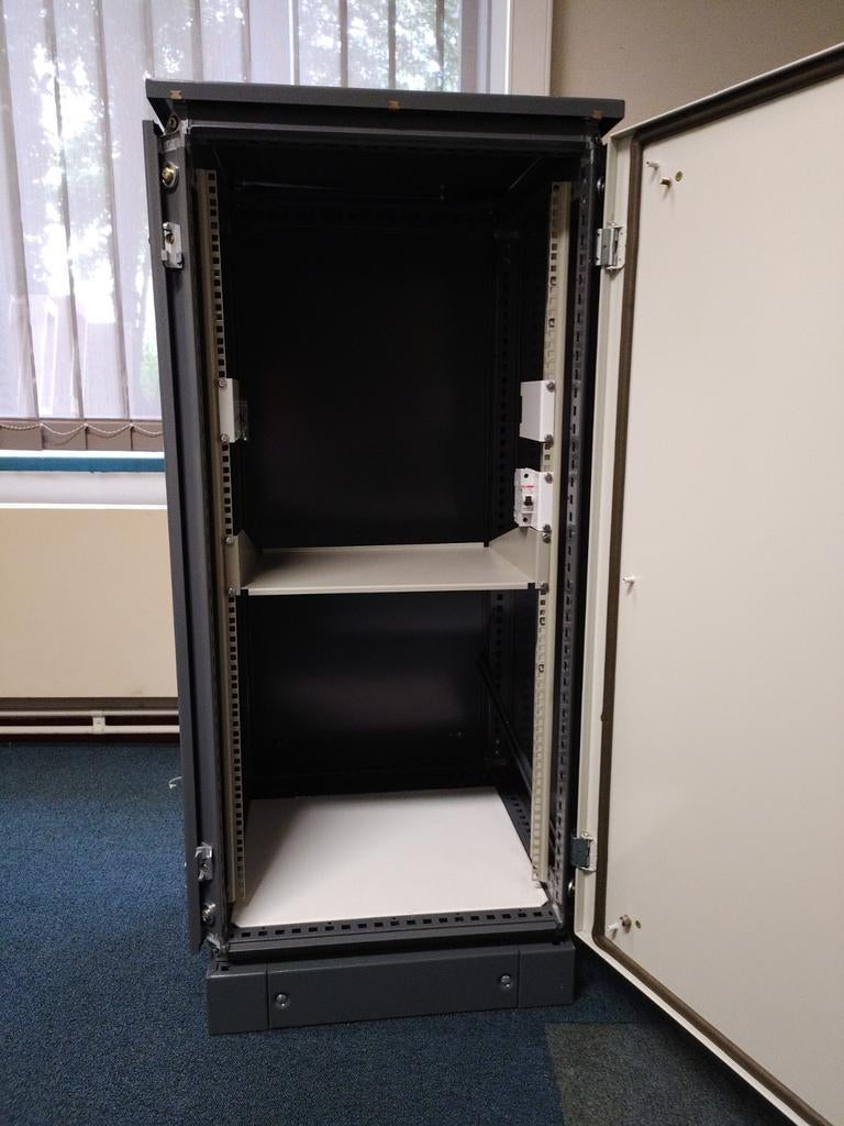 Rack 19'' 600 x 600  24 U vente rapide, Enlèvement
