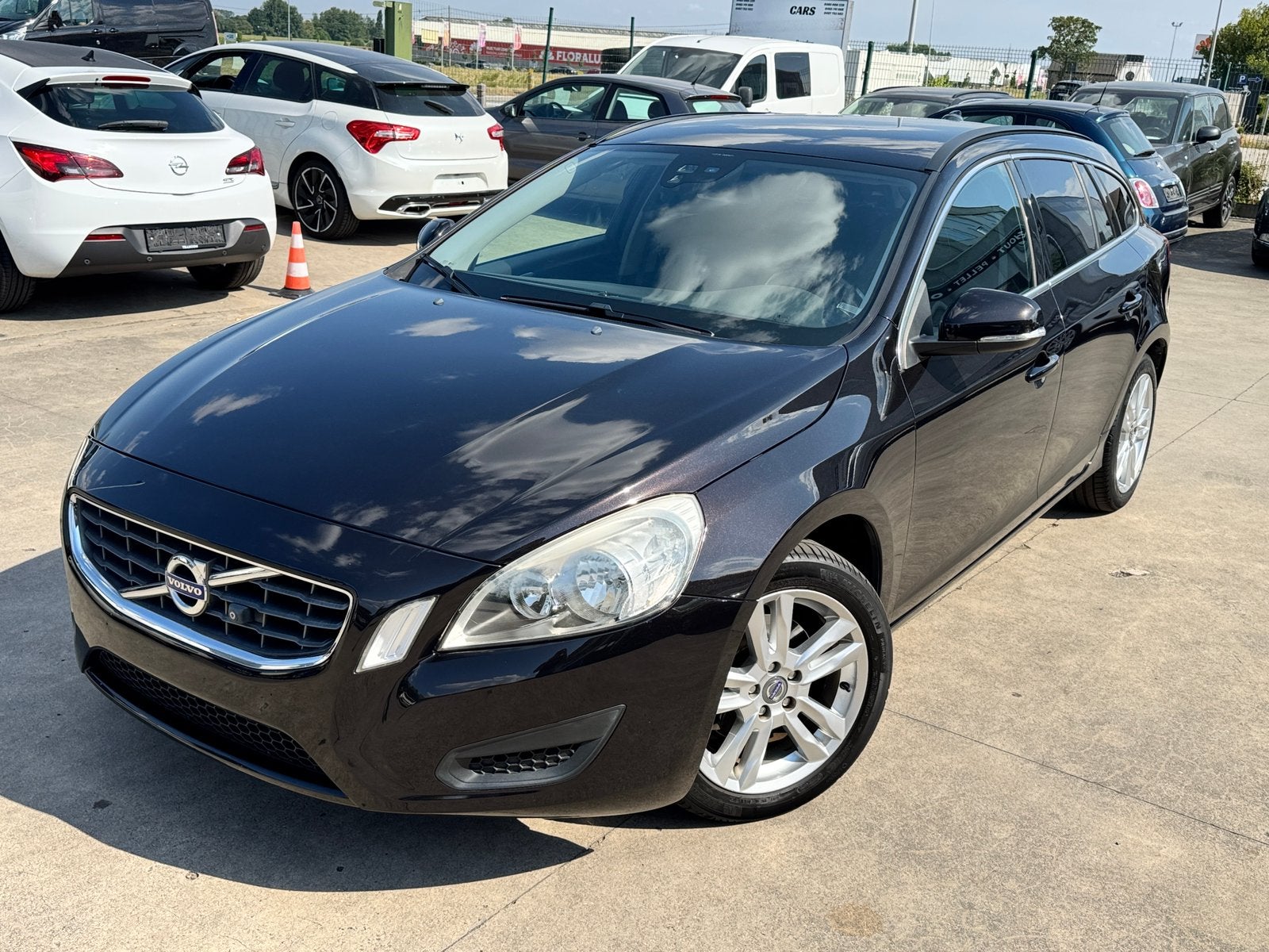 Volvo V60 D3 2L Diesel Full Opties, Euro 5, Zwart, 1984 cc, https://public.car-pass.be/vhr/fd43663a-b9f5-48ef-898f-6c3353a64105