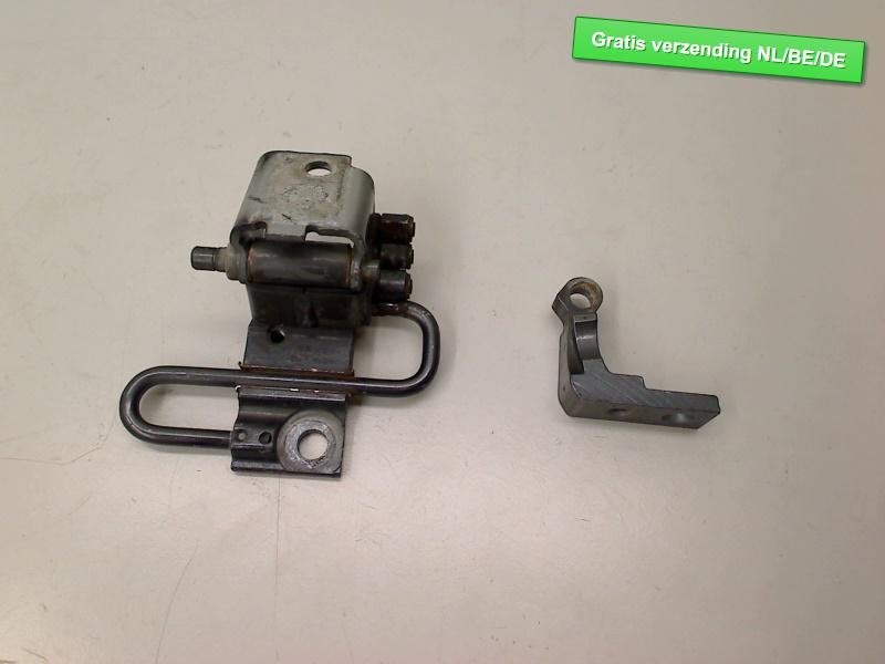 CHARNIERE DE PORTE AVANT GAUCHE Audi TT (8J3) (8J0831411), Auto-Union-Straße  1,
85057  Ingolstadt, DE, Info@audi.de, Audi, Utilisé