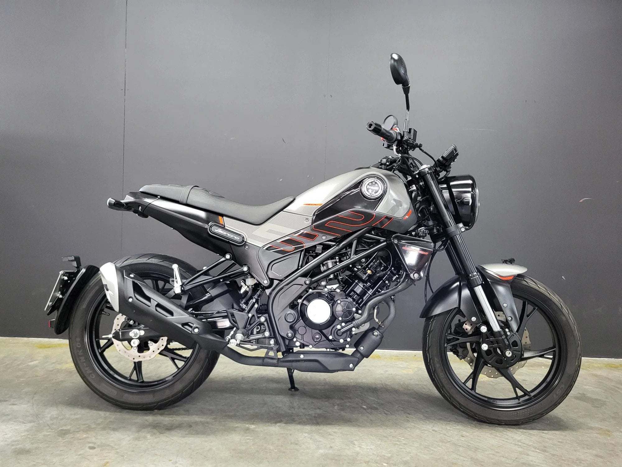 Benelli Leoncino 125 (A1) kleine leeuw met karakter, Motoren, 125 cc, Overig, 11 kW of minder, Handgeschakeld