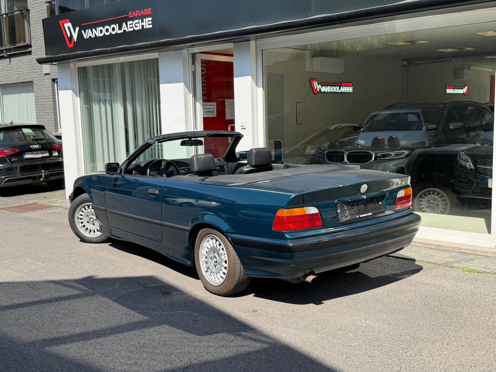 BMW 320i Cabrio - Lederen Sportzetels, Auto's, BMW, 4 zetels, Achterwielaandrijving, 1435 kg, Lederen bekleding