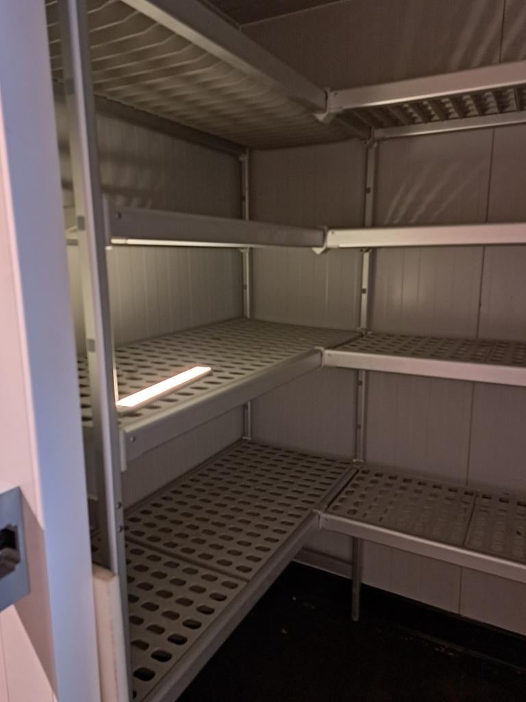 Rek L vorm voor koelcel, Ophalen