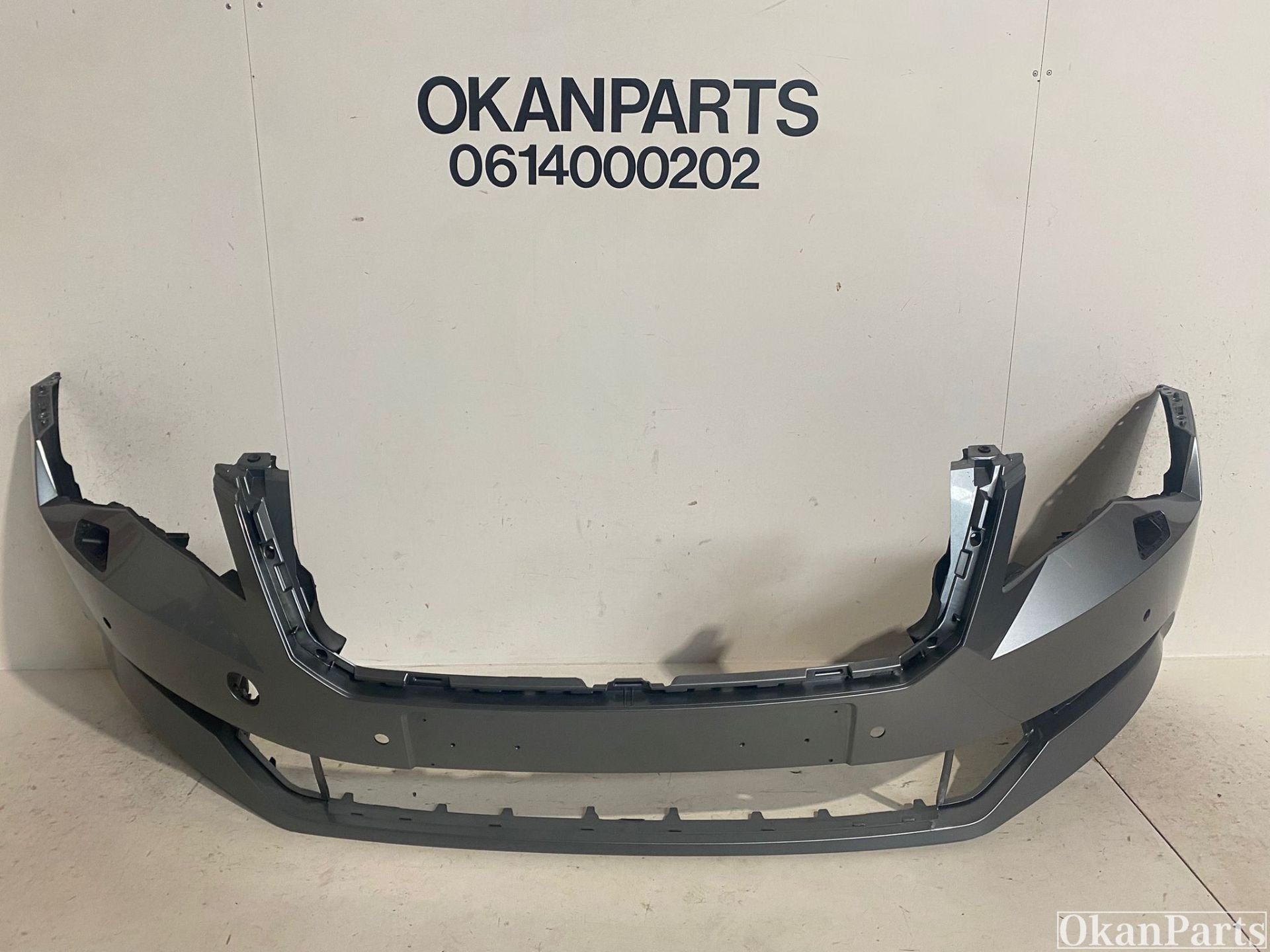 Skoda Superb III Voorbumper 3V0807221, Gebruikt, Voor, Bumper