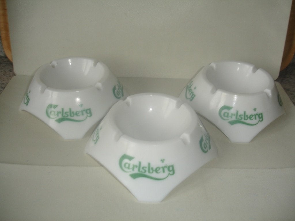 Oude asbak Carlsberg, wit opaal glas, € 2,50 stuk, Ophalen of Verzenden, Zo goed als nieuw, Overige typen, Overige merken