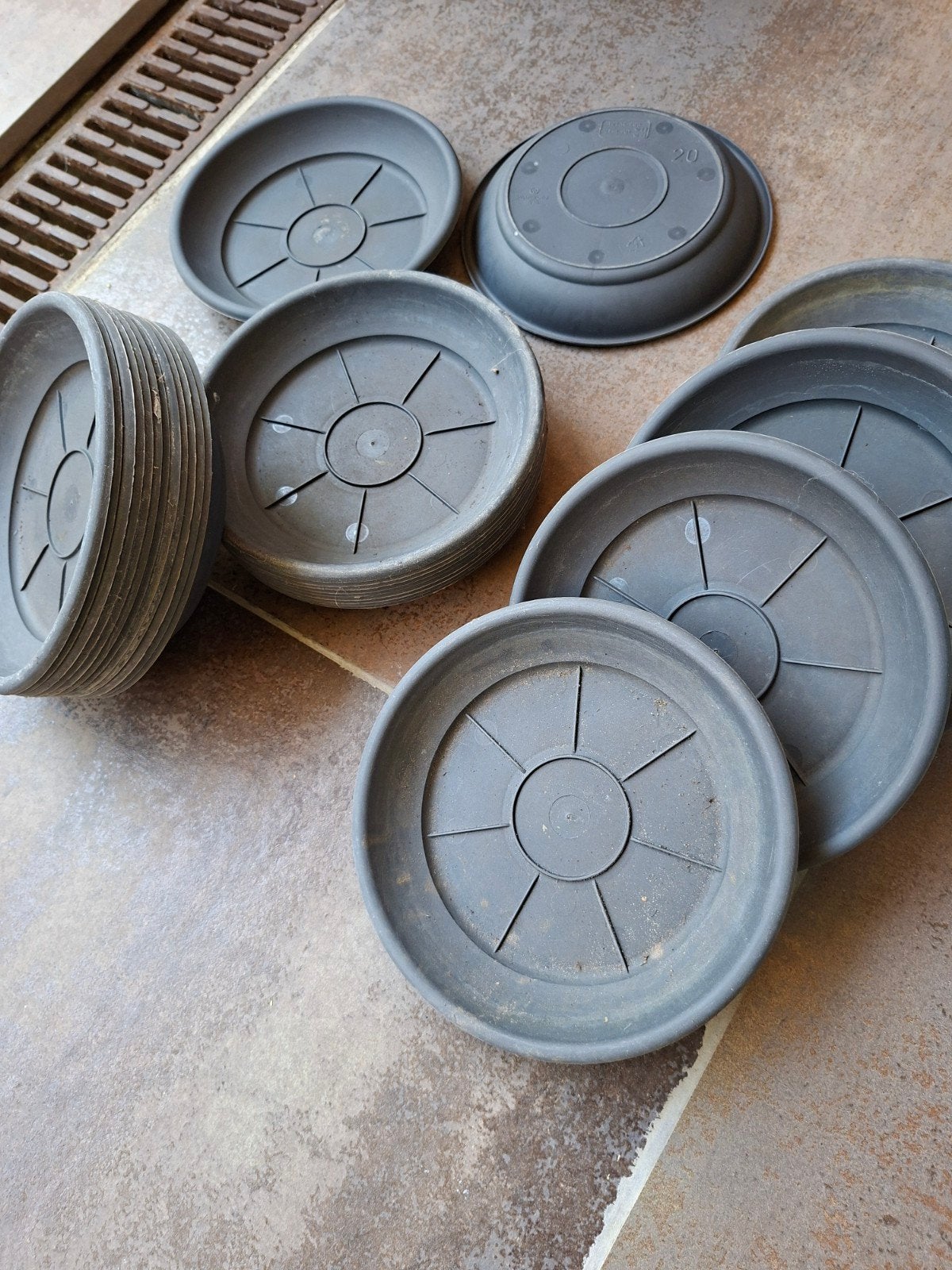 30 sous-verres, bacs à plantes, Moins de 25 cm, Rond, Synthétique, Enlèvement