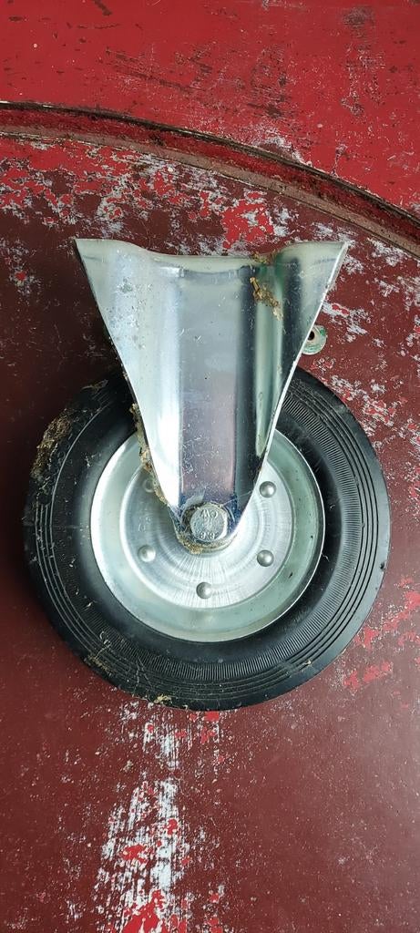 Stalen wielen ,drie,diameter 20cm, Doe-het-zelf en Bouw, Zwenkwielen, Ophalen