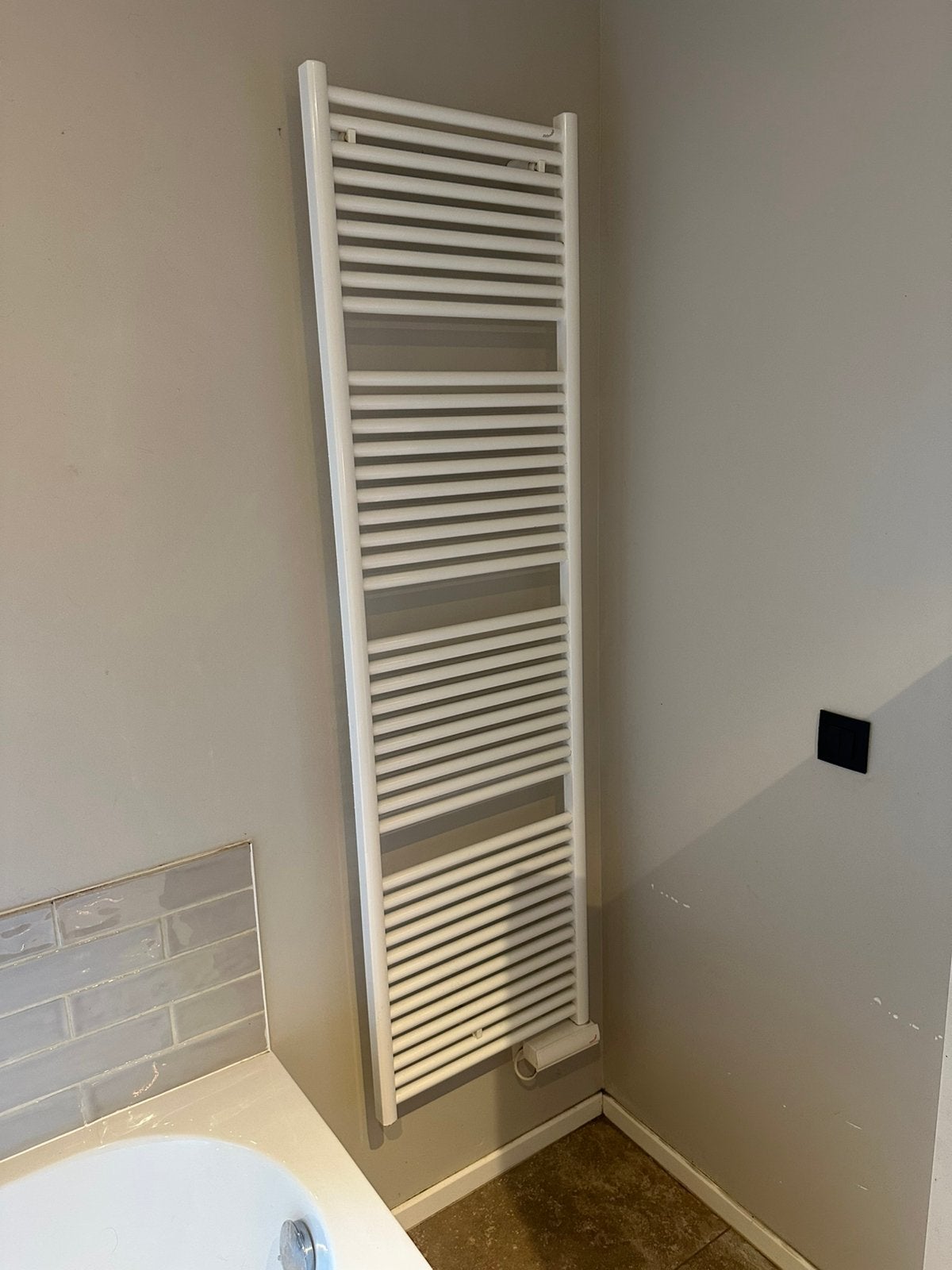 Handdoekradiator zehnder TE180-050/TF, Doe-het-zelf en Bouw, Ophalen, Zo goed als nieuw
