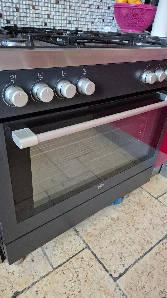Beko 5-pits gasfornuis met oven, Elektronische apparatuur, Fornuizen, Gebruikt, Vrijstaand, Gas, 5 kookzones of meer, 90 tot 95 cm