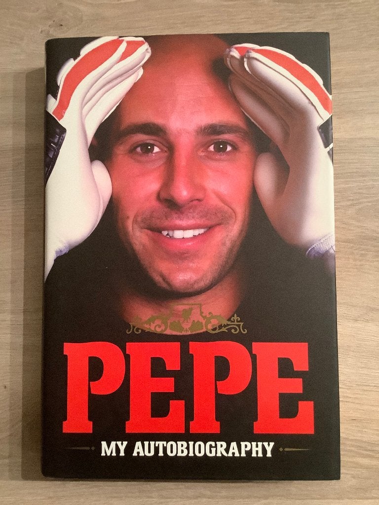 Pépé Reina - My Autobiography, Boeken, Sportboeken, Zo goed als nieuw, Balsport, Ophalen of Verzenden