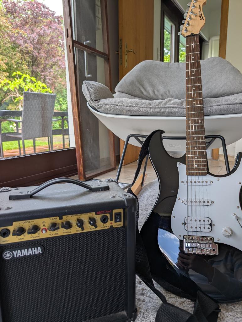 Yamaha gitaar + accessoires, Muziek en Instrumenten, Snaarinstrumenten | Gitaren | Elektrisch, Ophalen, Zo goed als nieuw, Overige merken