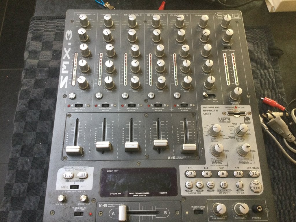 SYNQ SMX3 table de mixage 12 entrées et 2 micros, Audio, Tv en Foto, Professionele apparaten, Ophalen of Verzenden
