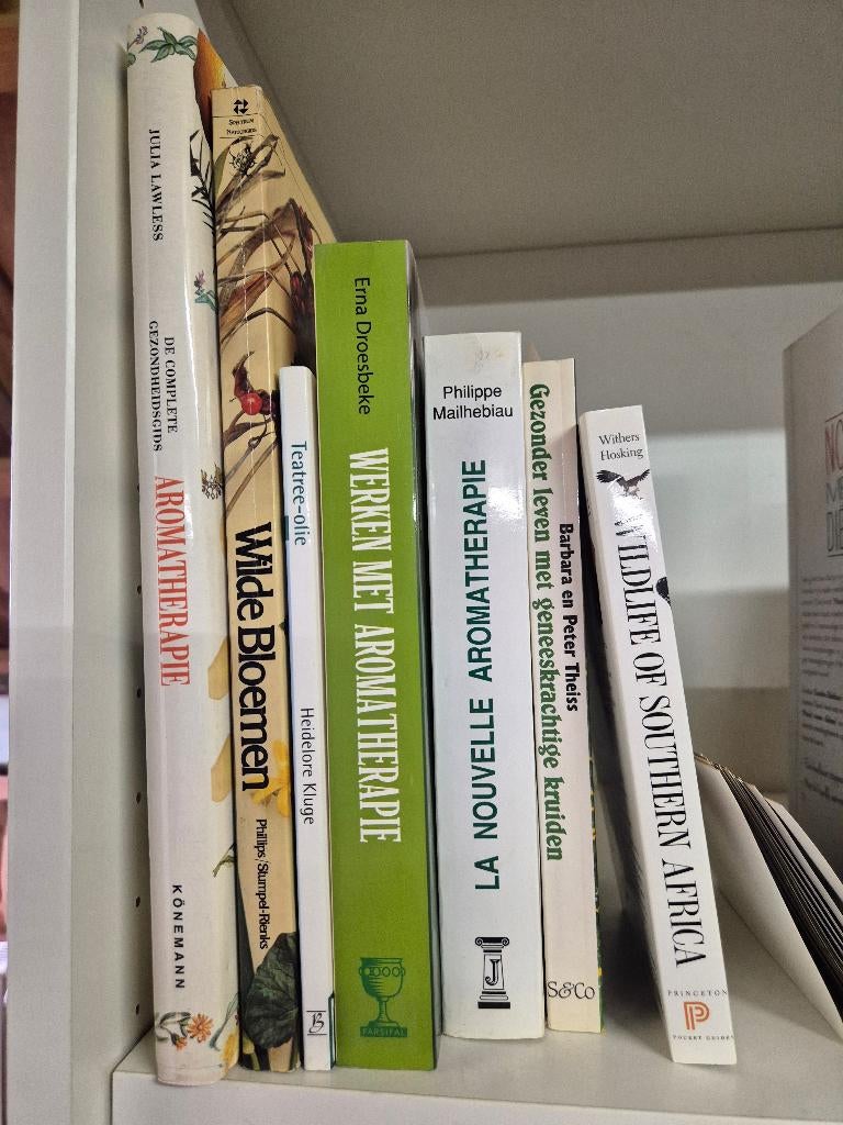 BOEKEN AROMATHERAPIE, Ophalen, Zo goed als nieuw