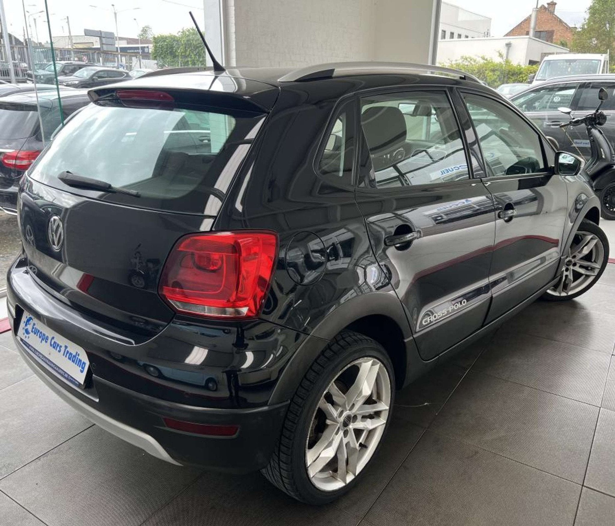 Volkswagen Polo CROSS 1.6 TDI 90CH DISTRIBUTION OK GAR 12M, Auto's, Stof, Gebruikt, Zwart, Zwart