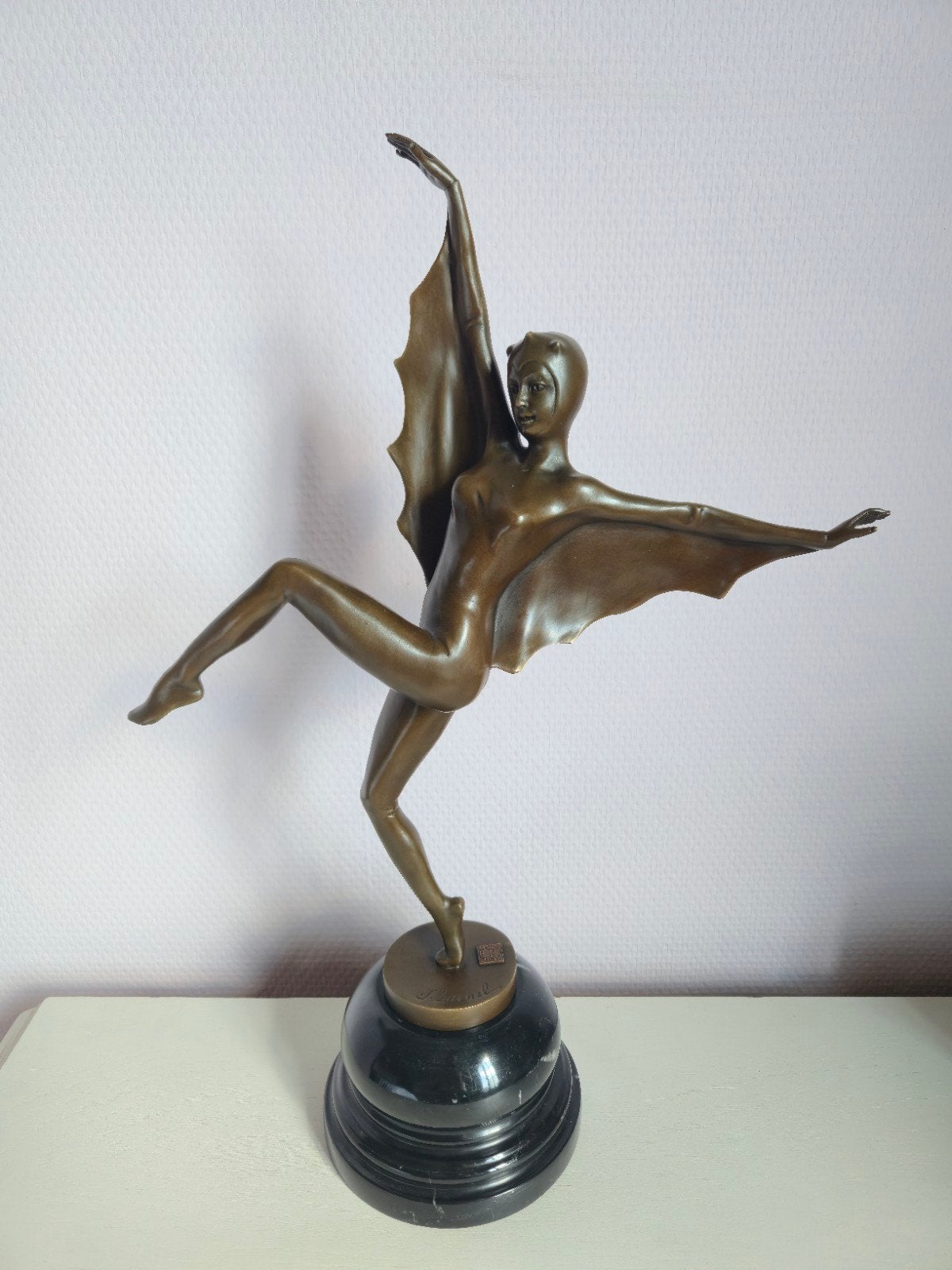 groot bronzen beeld art deco vleermuis lady, Antiek en Kunst, Ophalen