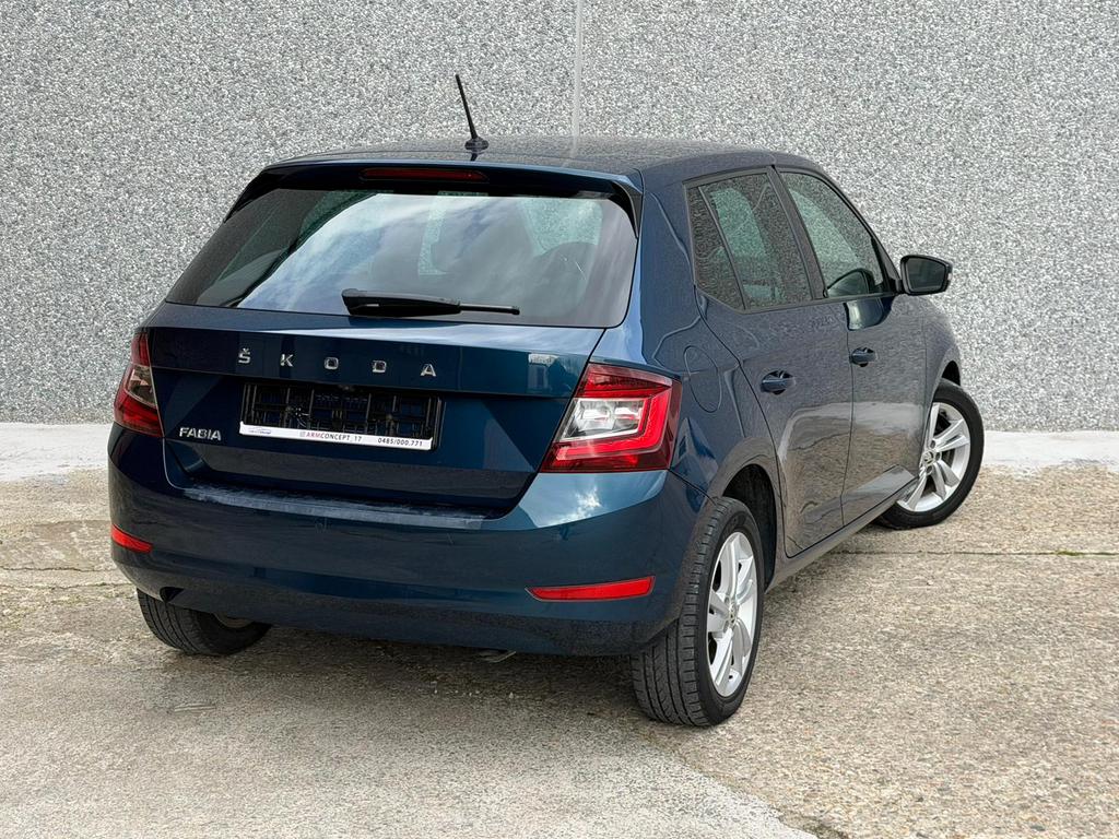 Skoda Fabia 1.0 Essence 2021 GARANTIE 12 Mois LED/ caméra, Auto's, Monovolume, Euro 6, Blauw, Bedrijf