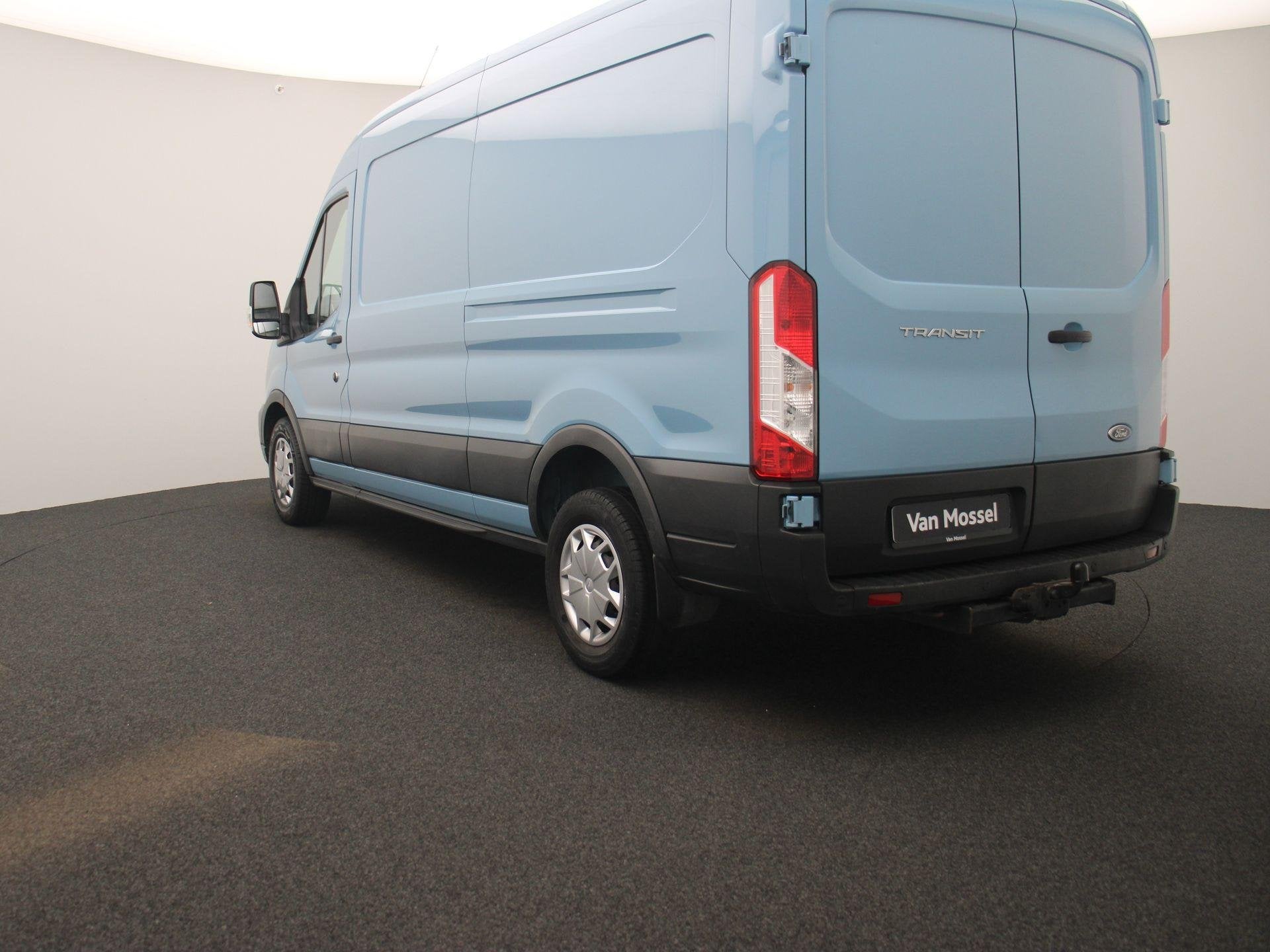 Ford Transit 350L 2.0TD 130pk 96kW M6 Trend NAVI | CRUISE CO, Voorwielaandrijving, 4 deurs, Stof, Gebruikt