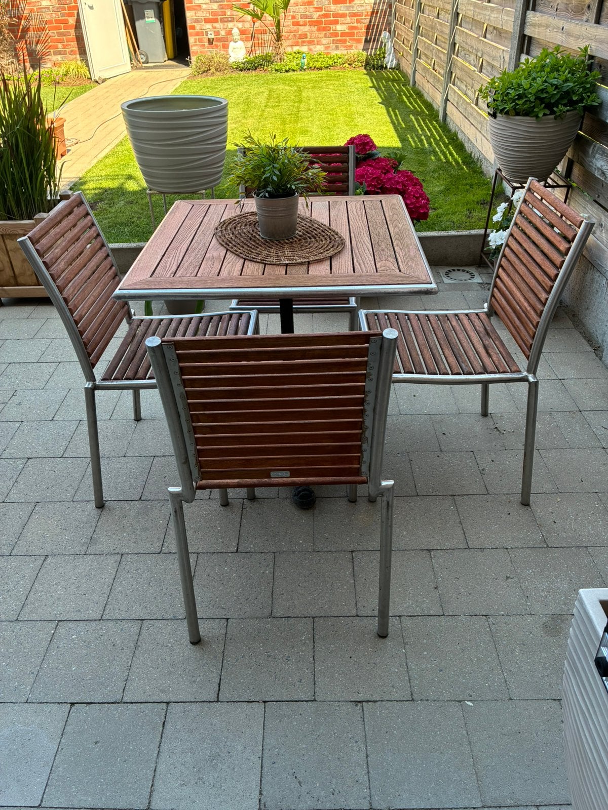 Klein tafeltje met 4 prachtige stoelen slechts 150 eurootjes, Ophalen of Verzenden, Zo goed als nieuw