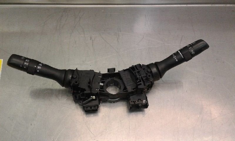 COMBINE COMMODO Toyota Auris (E15) (|173832|17F144|), Utilisé, Toyota