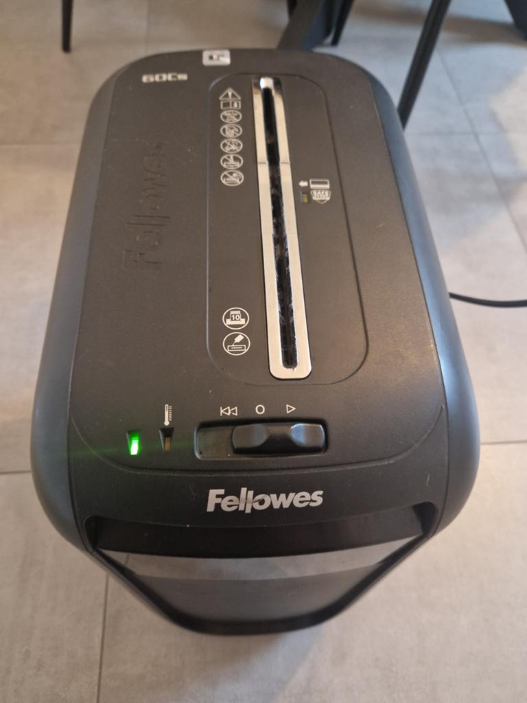 Papierversnipperaar Fellowes, Ophalen