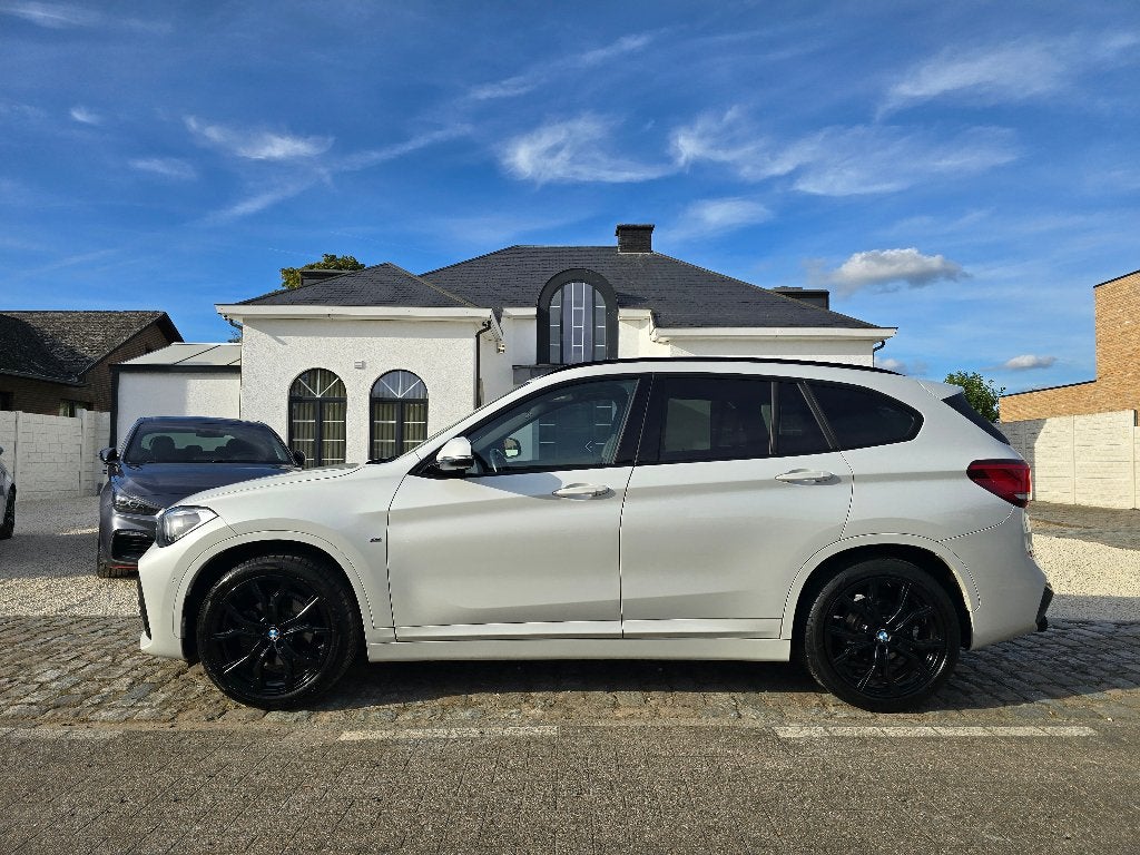 BMW X1 sDrive18i -M Pack- Automaat - Carplay - Parelmoer wit, Autos, X1, Achat, Entreprise, Carnet d'entretien