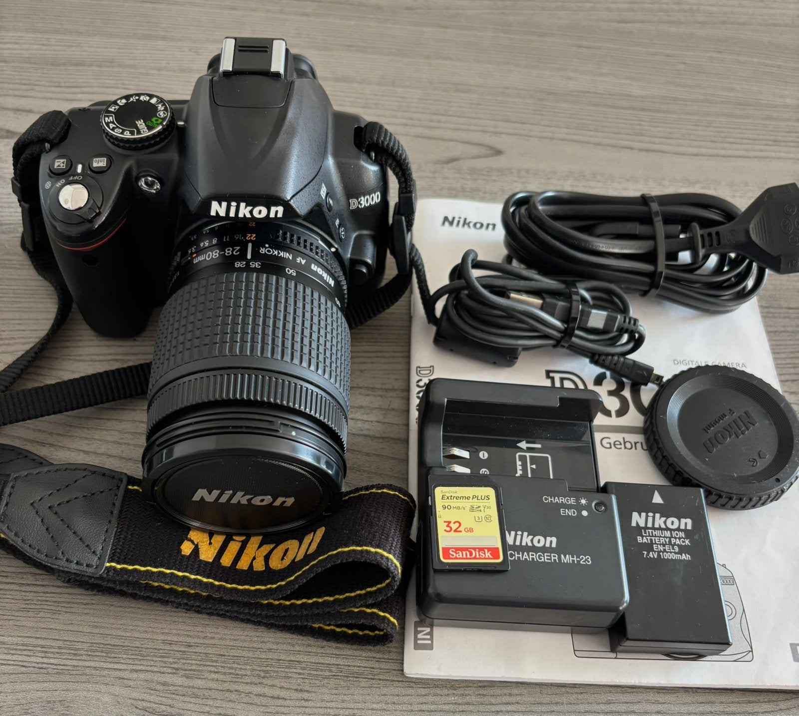 Nikon d3000 met lens Nikon AF 28-80, Audio, Tv en Foto, Ophalen, Zo goed als nieuw, Oplader, Nikon