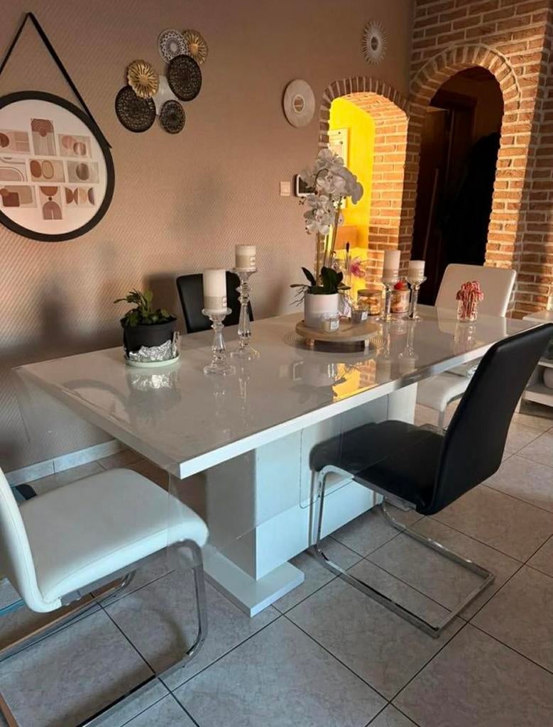 Tables 4 chaises, Maison & Meubles, Salles à manger complètes, Enlèvement, Comme neuf