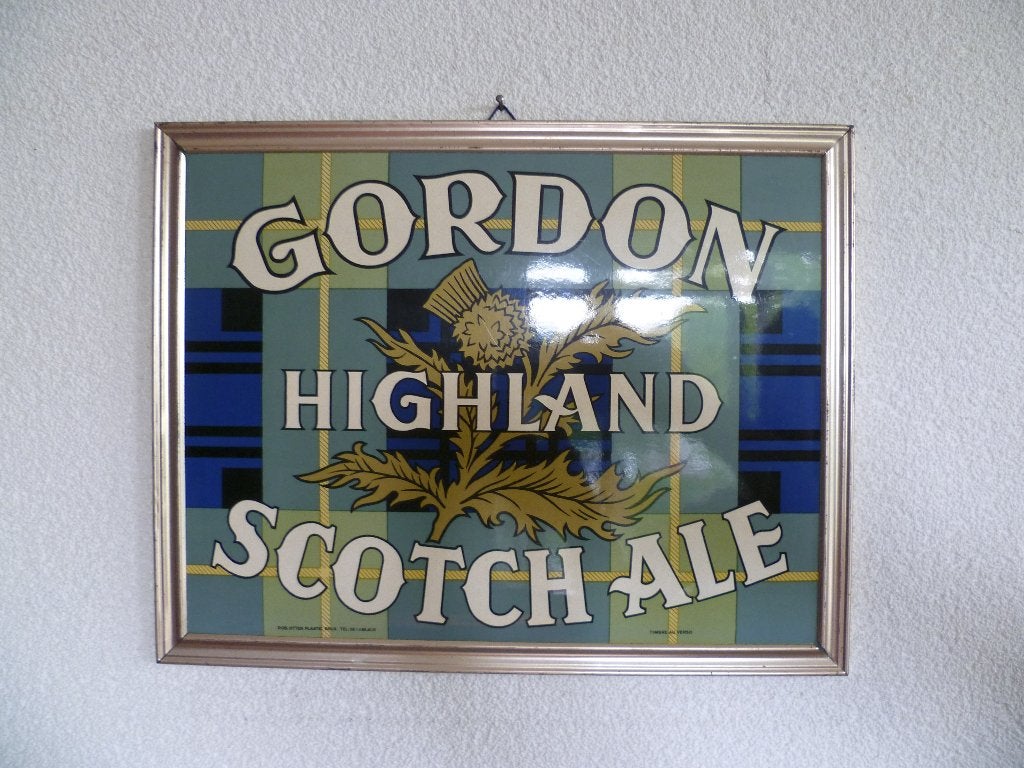 KARTONNEN RECLAMEBORD"GORDON HIGHLAND SCOTCH ALE"UIT 1974, Verzamelen, Ophalen of Verzenden, Zo goed als nieuw, Reclamebord